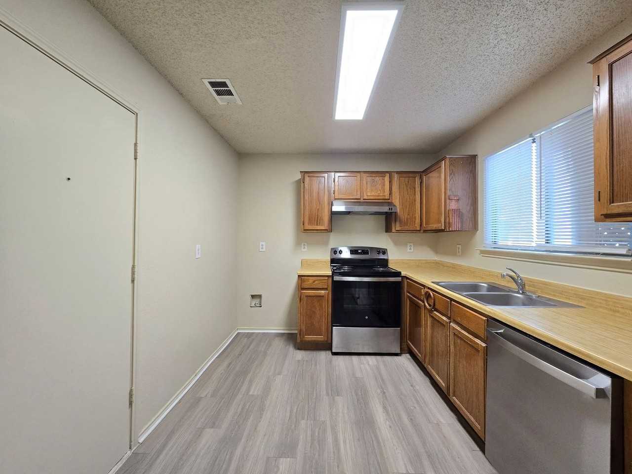 3809 London Ln - Photo 2 of 20