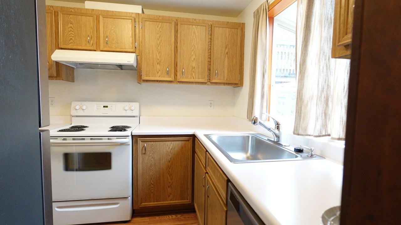 146 N 144th St - Photo 4 of 14