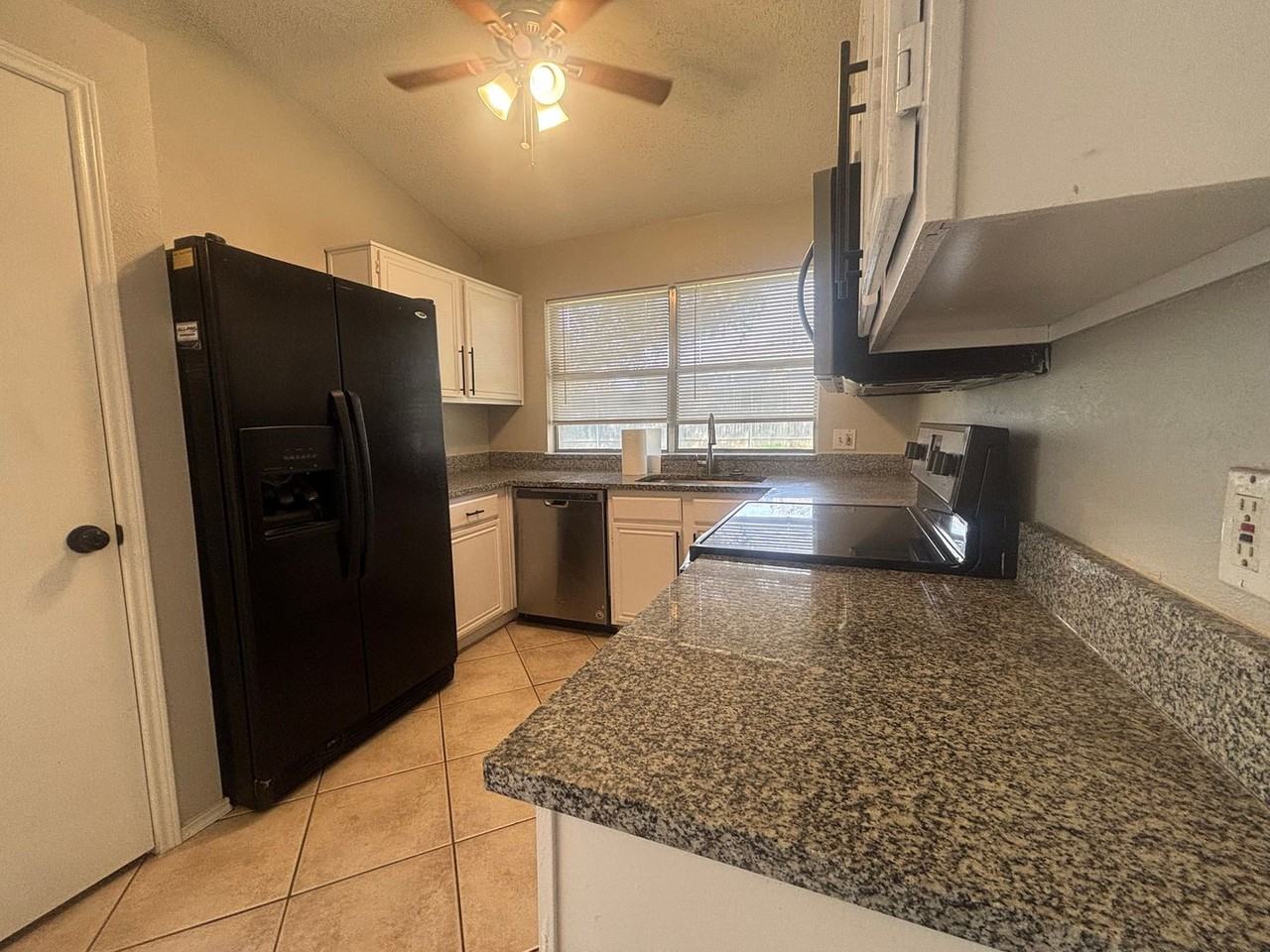 7616 Honeybee Ct - Photo 3 of 25