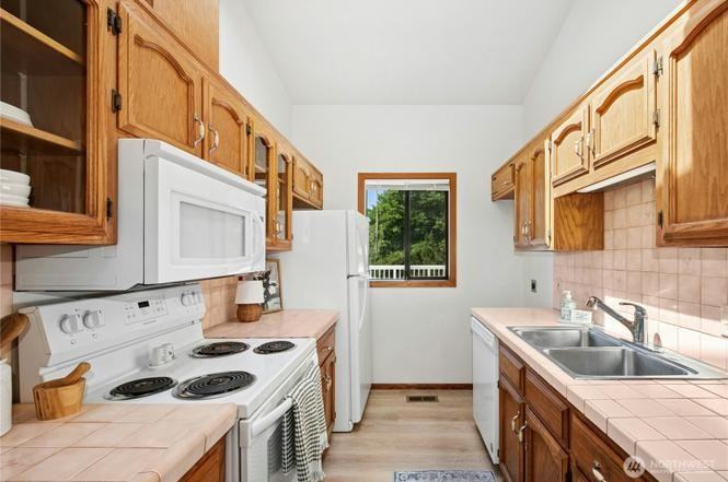 1108 Chadwick Court #A - Photo 3 of 9