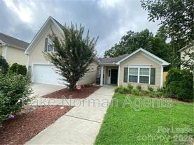 1425 Eastway Dr - Photo 1 of 1