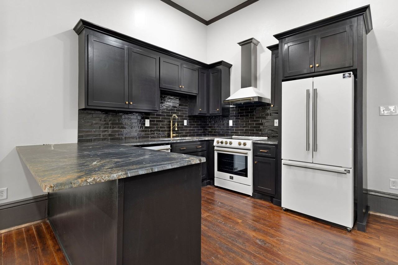 719 Bank St. - Res - Photo 4 of 43