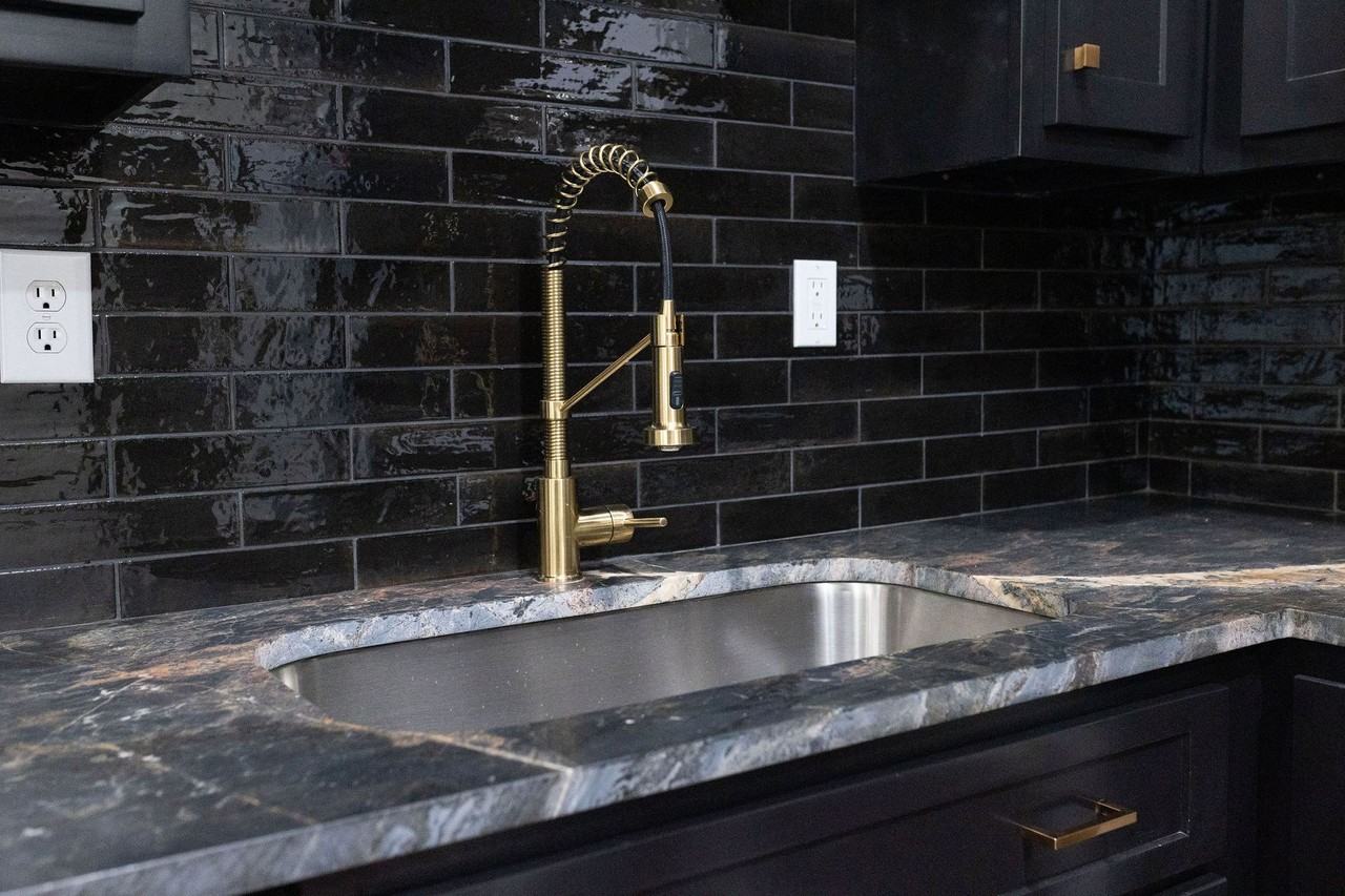 719 Bank St. - Res - Photo 6 of 43