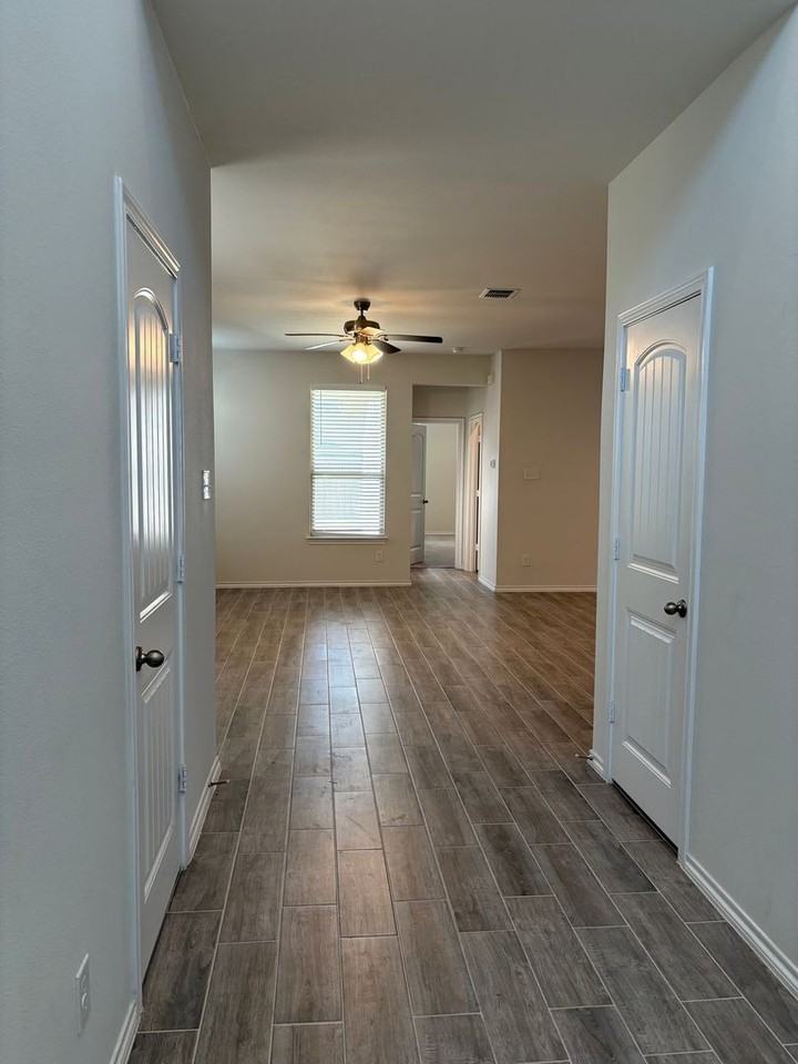 1635 Briar Hunt Dr - Photo 2 of 23