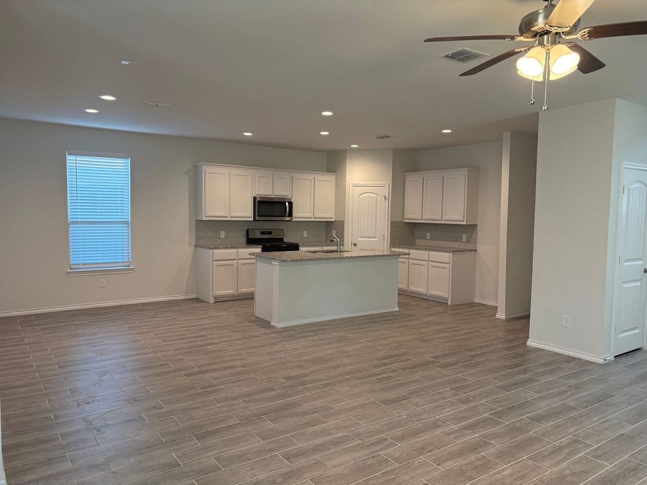 1635 Briar Hunt Dr - Photo 3 of 23