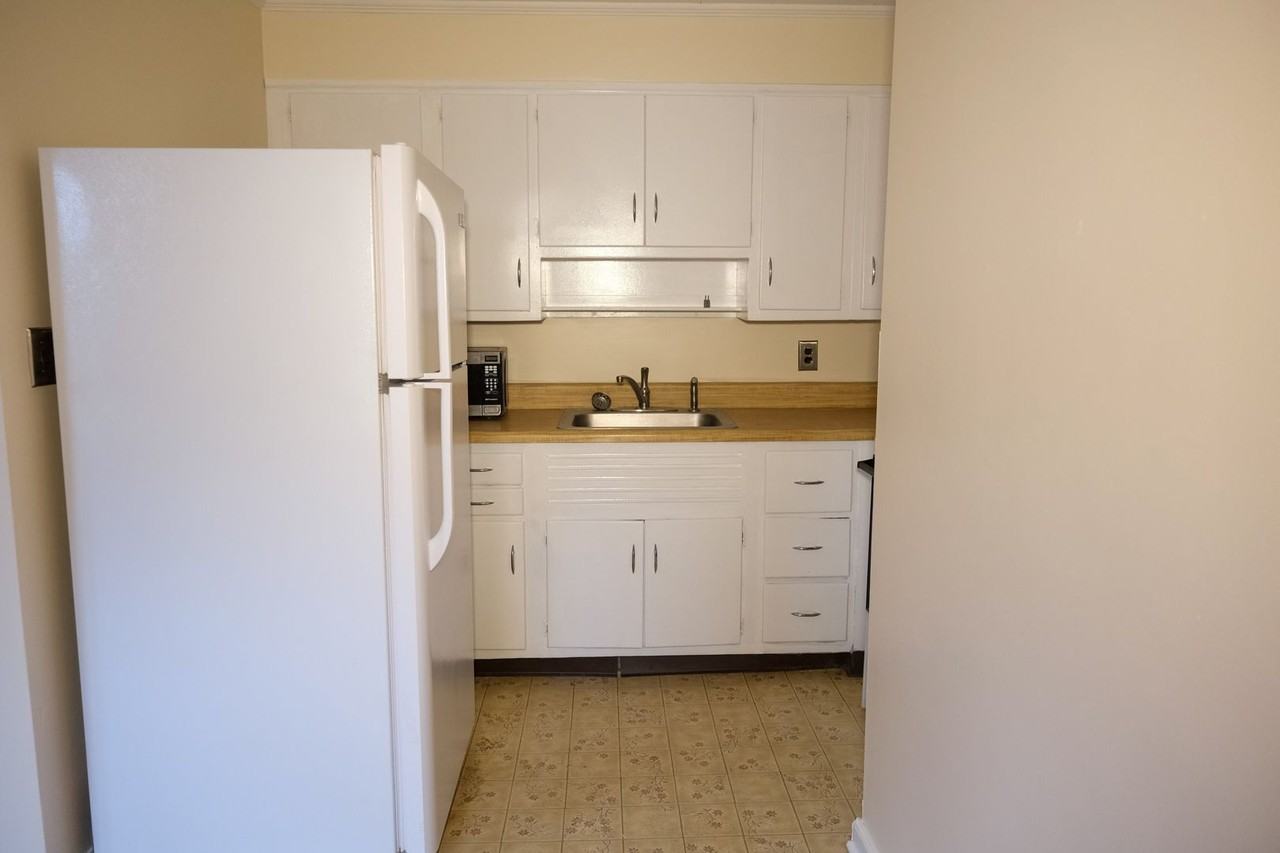 665 Columbia Turnpike - Photo 4 of 20