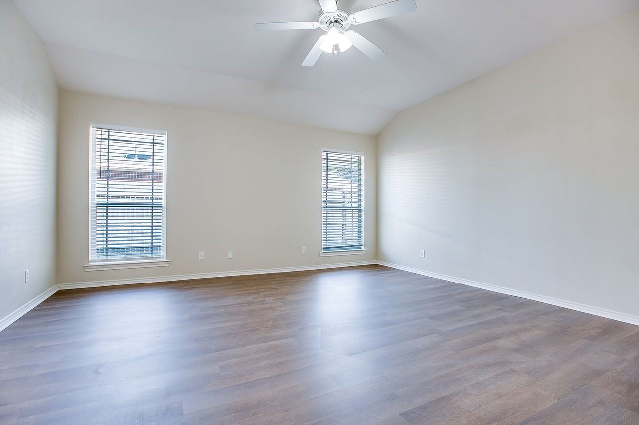 6005 Brazos St - Photo 7 of 23