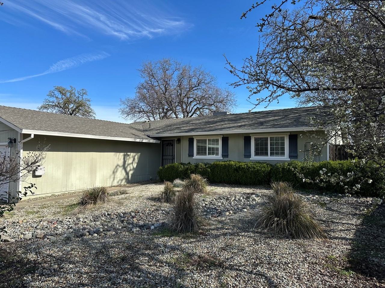 3625 Summit Dr - Photo 2 of 34