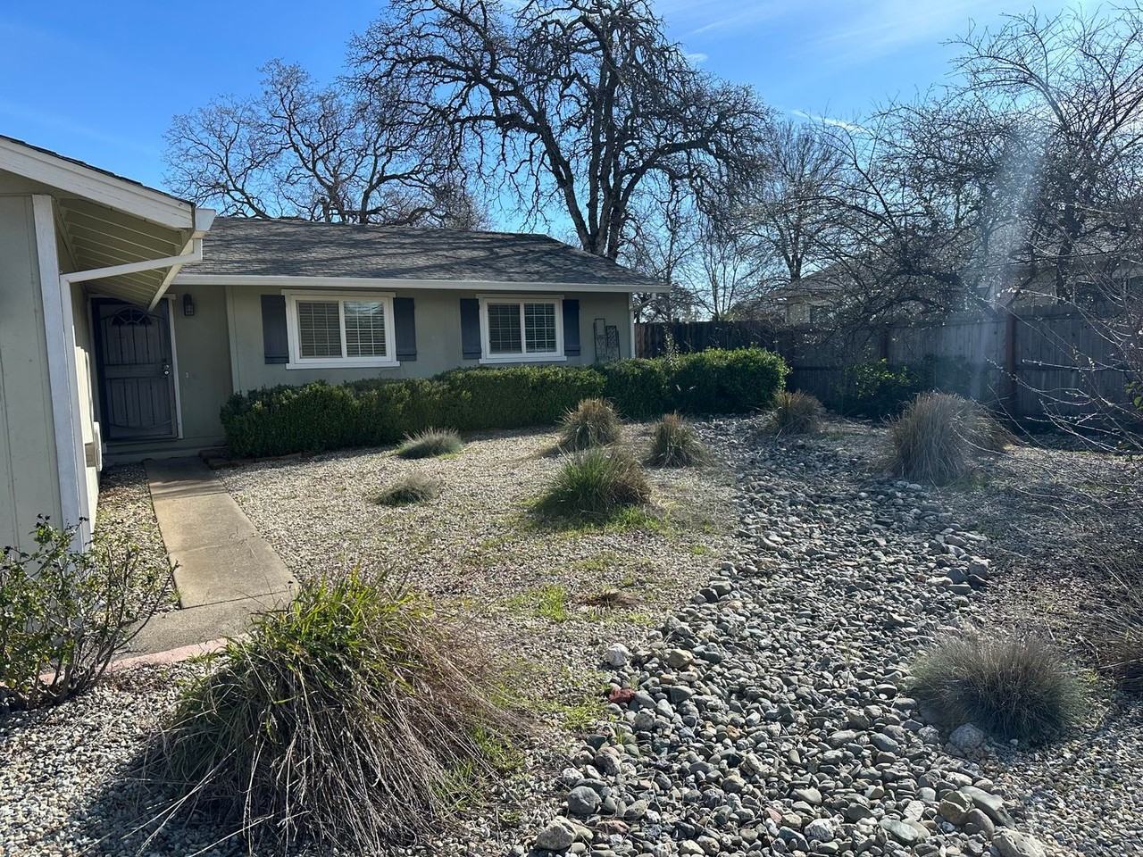 3625 Summit Dr - Photo 3 of 34