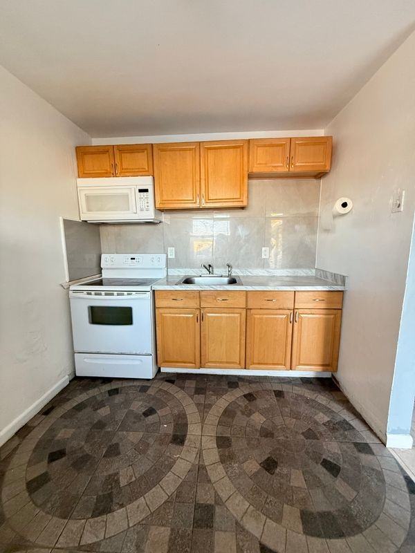 2301 Avenue S - Photo 4 of 6