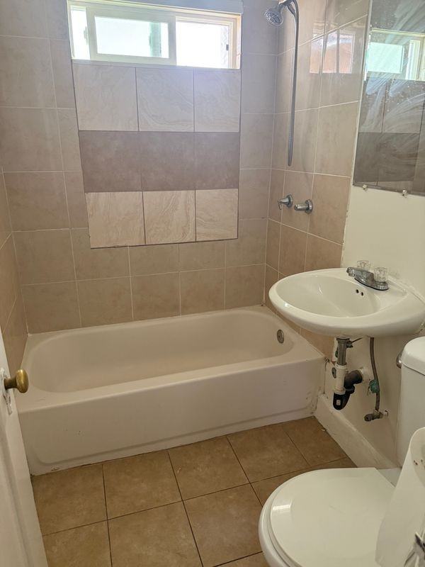 910 S Marengo Ave - Photo 2 of 6