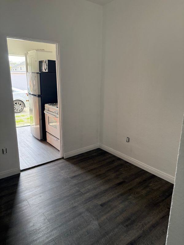 910 S Marengo Ave - Photo 6 of 6