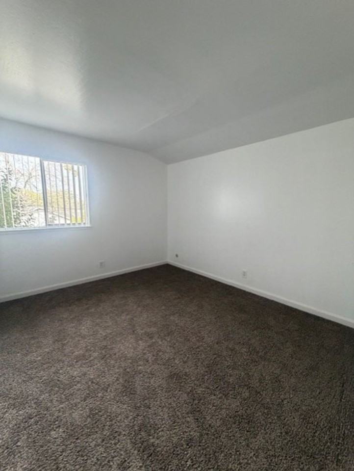 Montgomery Apartments - Photo 7 of 9