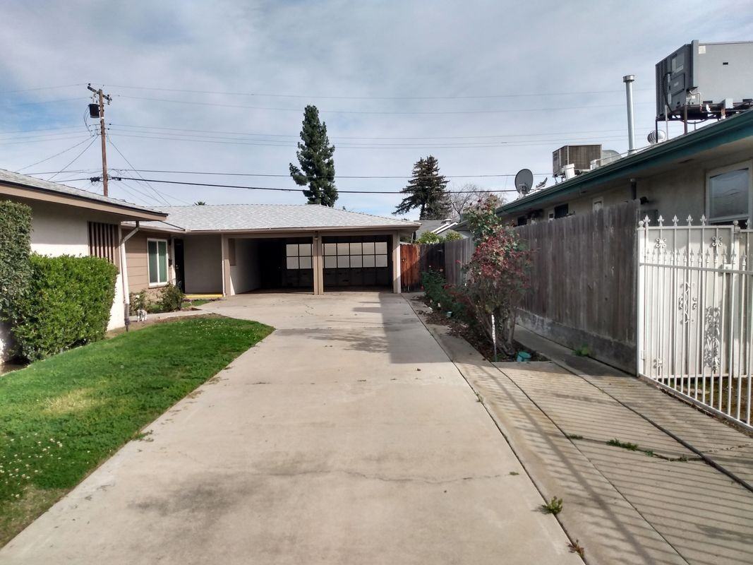 2044 Mayfair Dr W - Photo 7 of 47