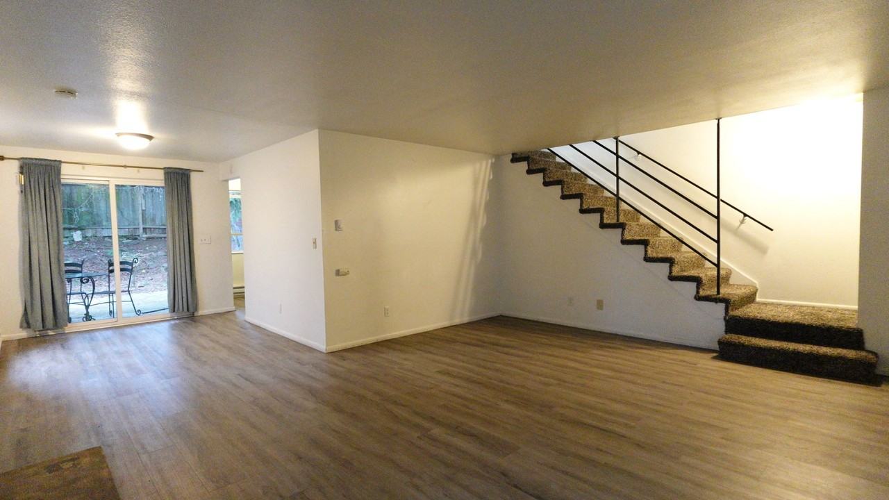 14000 Greenwood Ave N - Photo 2 of 20