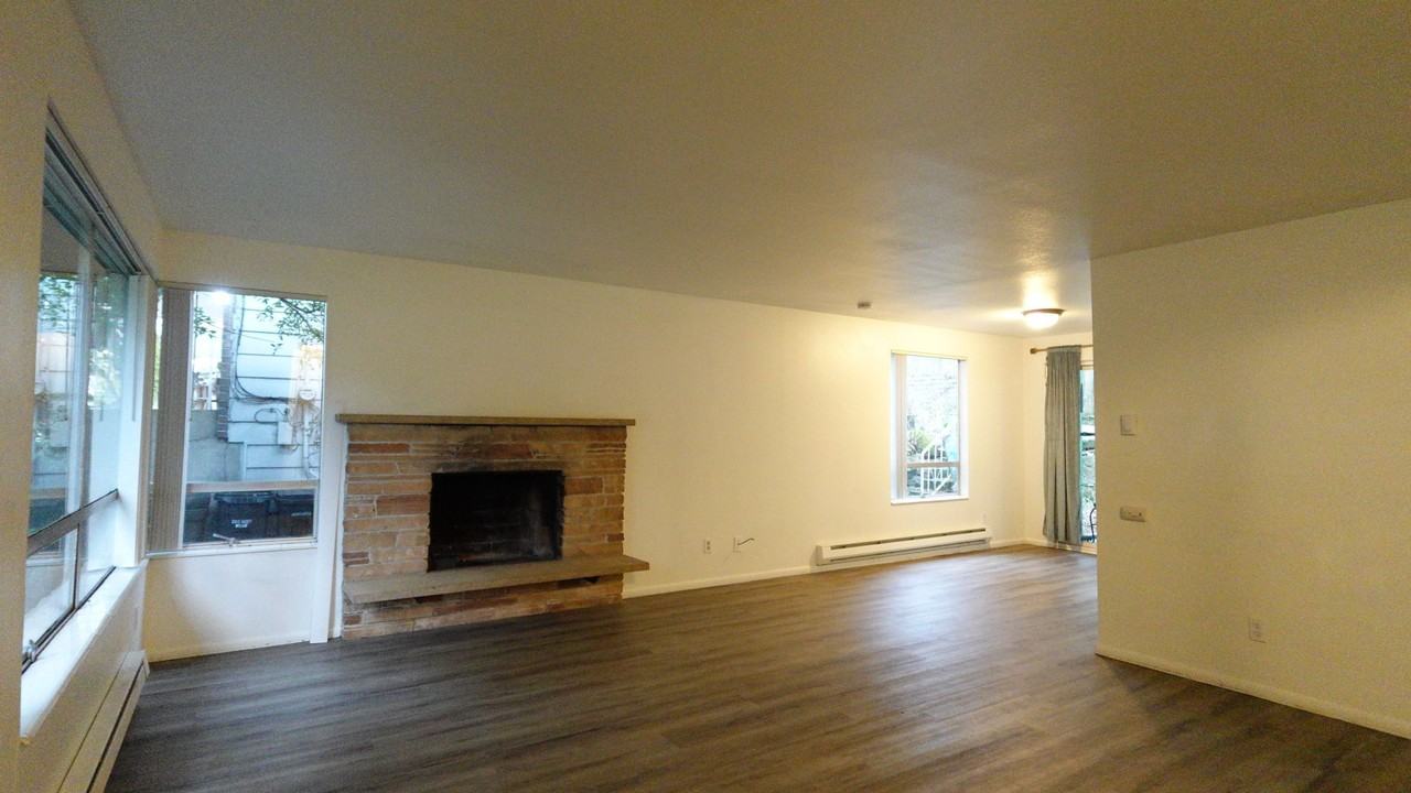 14000 Greenwood Ave N - Photo 4 of 20