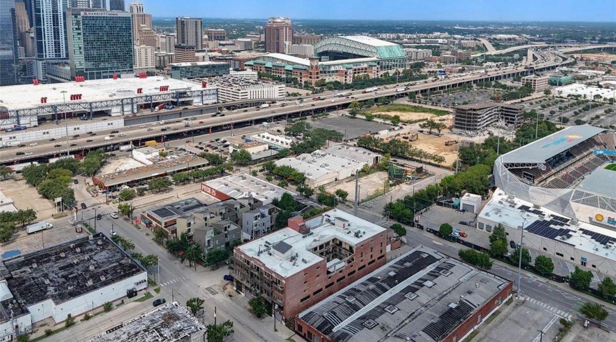 2205 Mckinney St ##510 - Photo 4 of 25