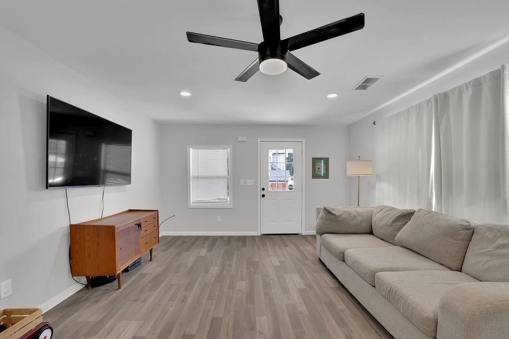 280 Stone Mountain St - Photo 4 of 26