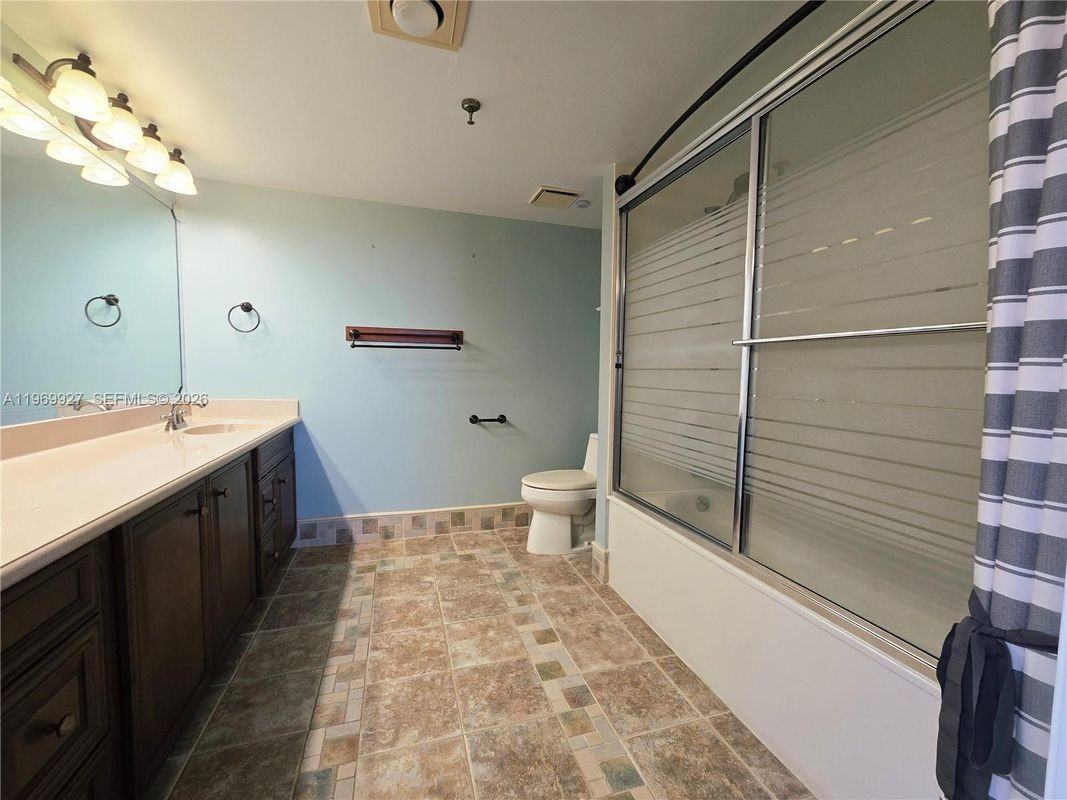 2300 Ne 33rd Ave ##606 - Photo 4 of 13