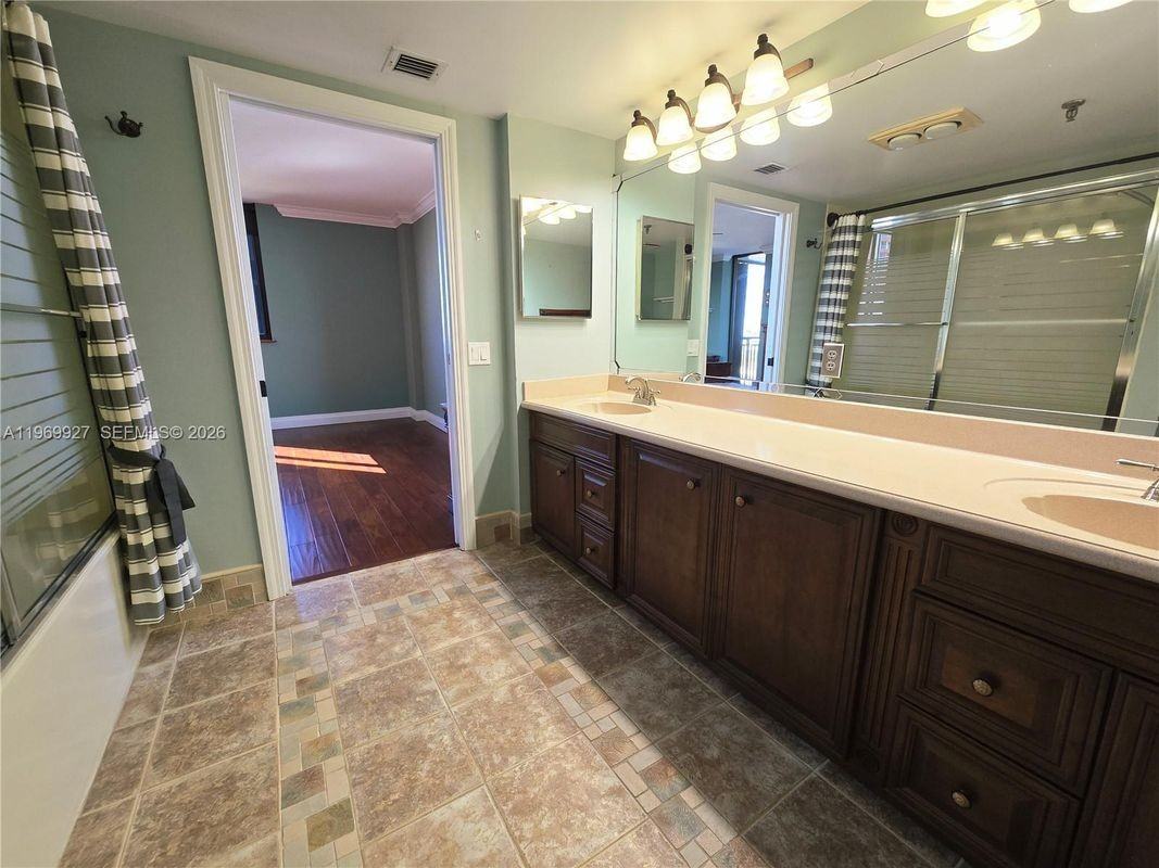 2300 Ne 33rd Ave ##606 - Photo 5 of 13