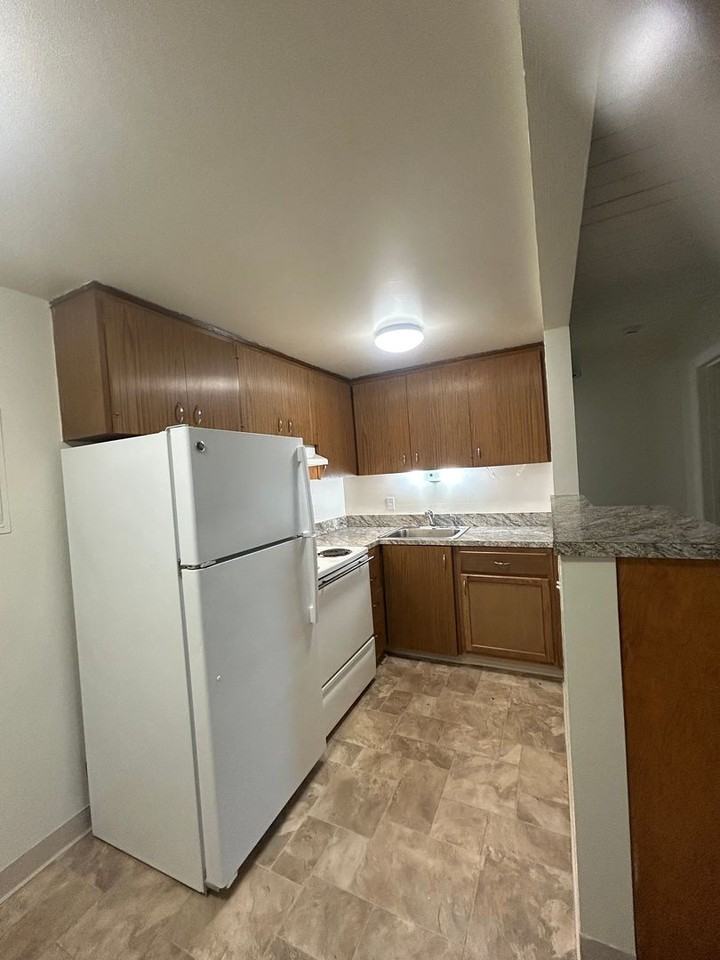 755 Nw 3rd St #4 - Photo 5 of 11