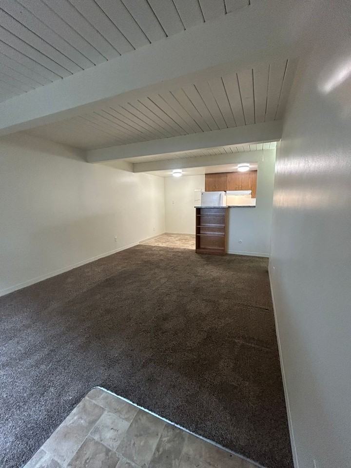 755 Nw 3rd St #4 - Photo 6 of 11