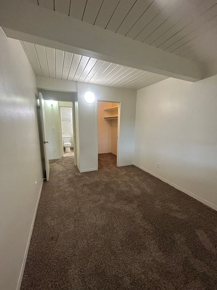 755 Nw 3rd St #4 - Photo 7 of 11