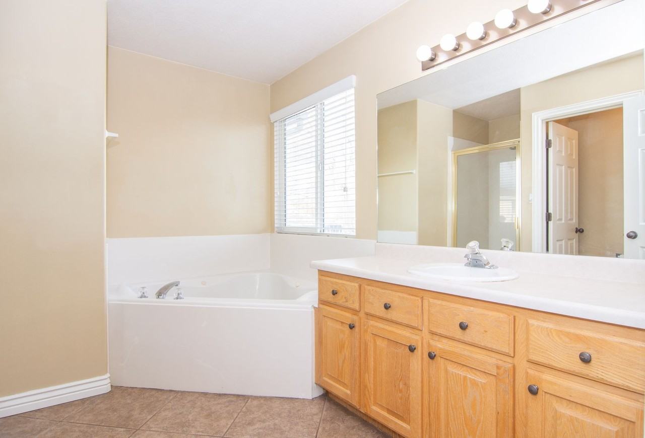 2127 S 2000 W - Photo 7 of 50