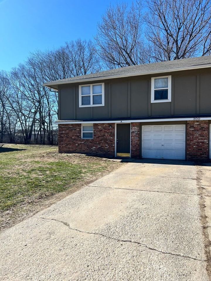 300 Ne Westwind Dr #A - Photo 2 of 18