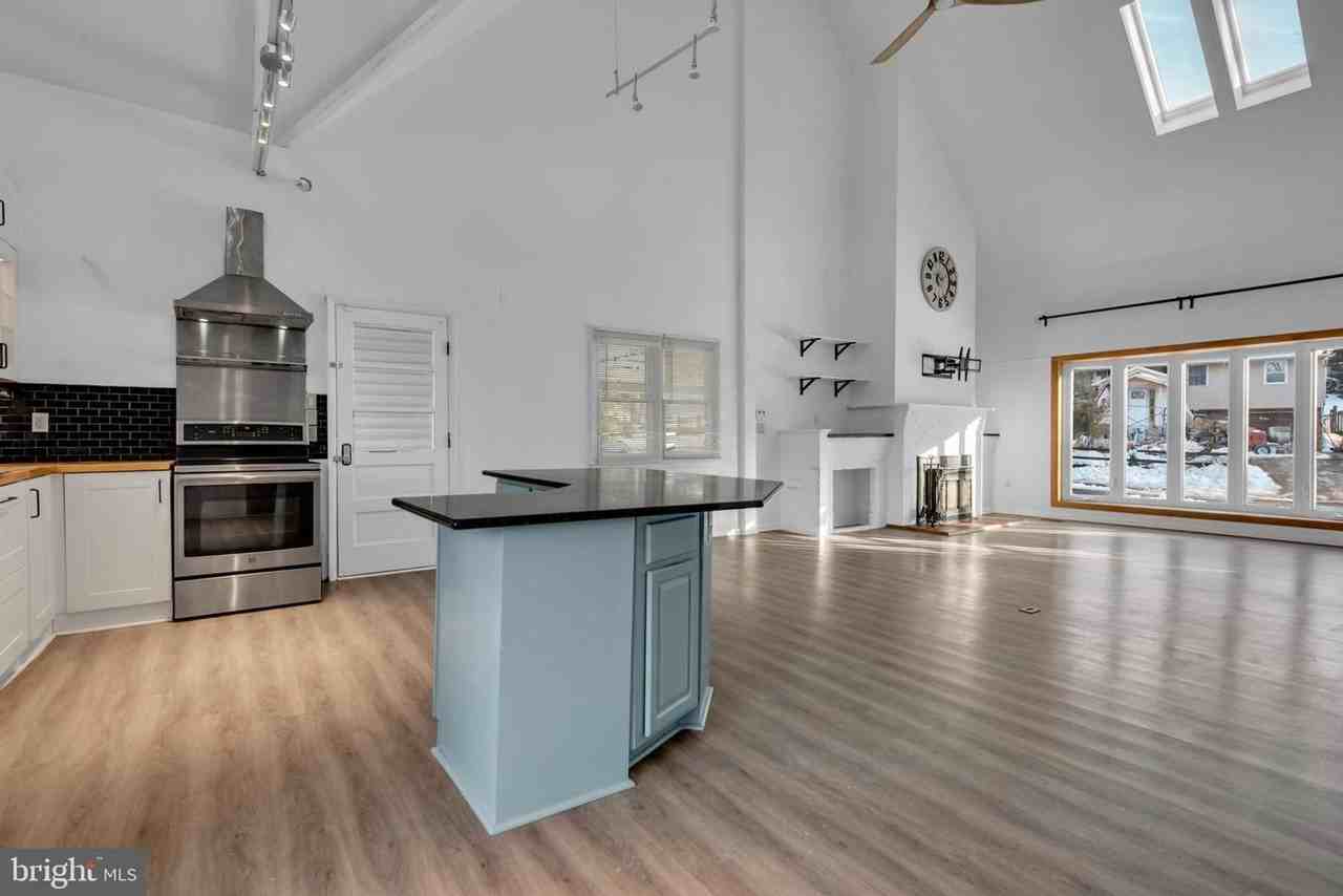 1080 Crestview Dr #1 - Photo 3 of 23