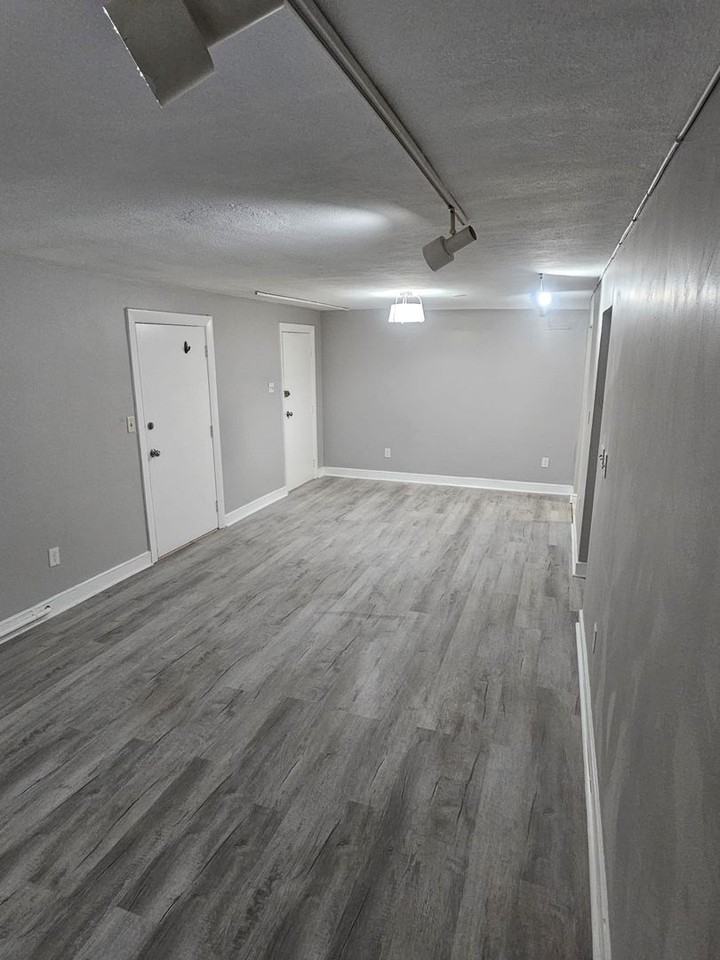 7 Commonwealth Ct - Photo 2 of 4