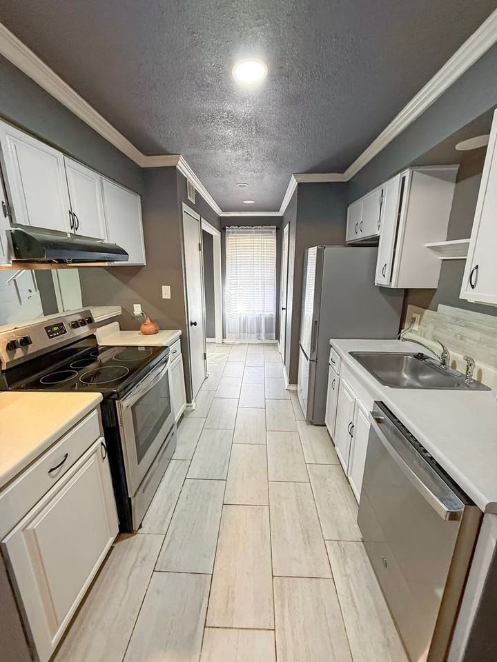 2206 E 66th Pl - Photo 2 of 10
