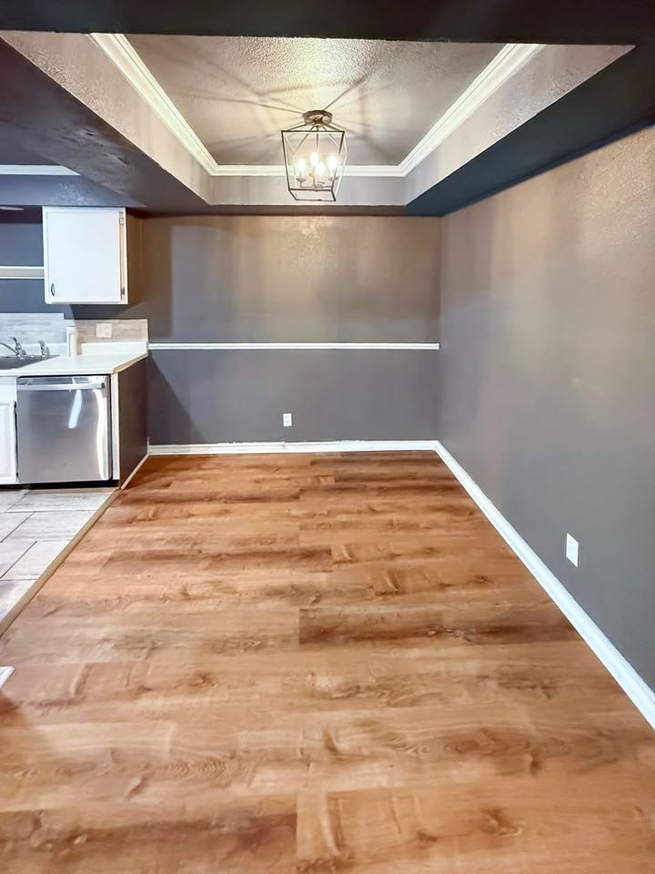 2206 E 66th Pl - Photo 3 of 10