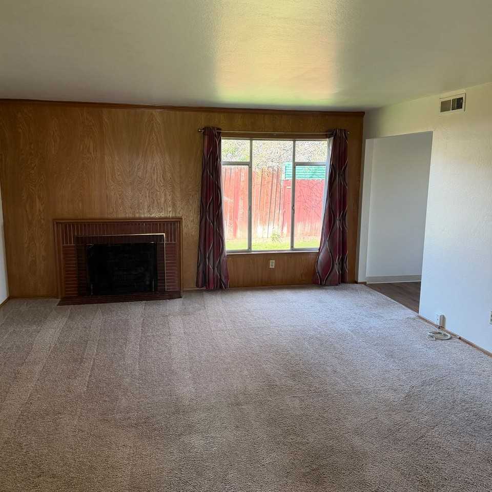 7026 6th Pkwy - Photo 2 of 8