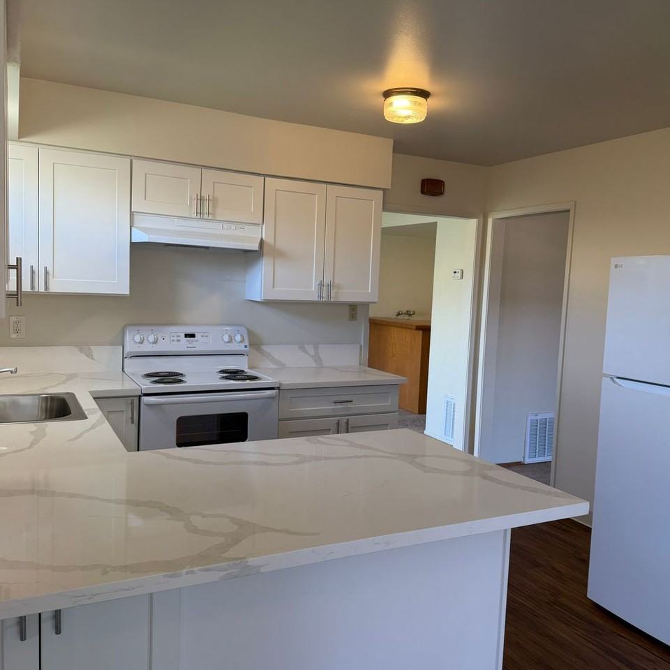 7026 6th Pkwy - Photo 3 of 8