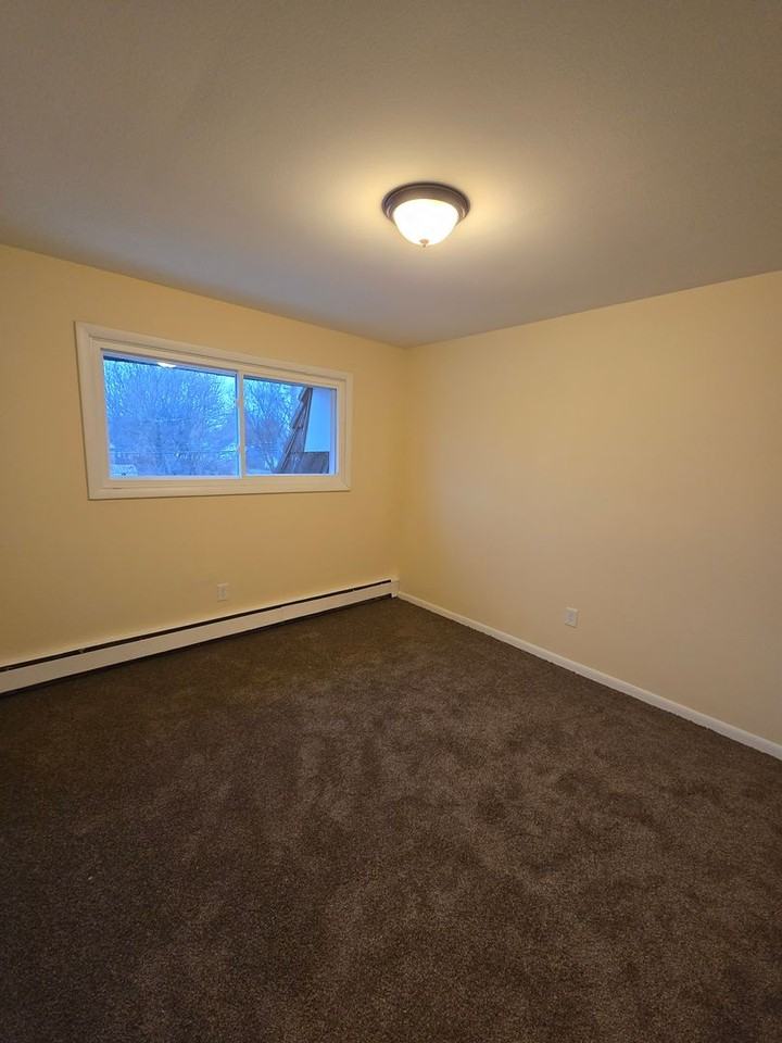 Furman Apartments - Photo 6 of 7