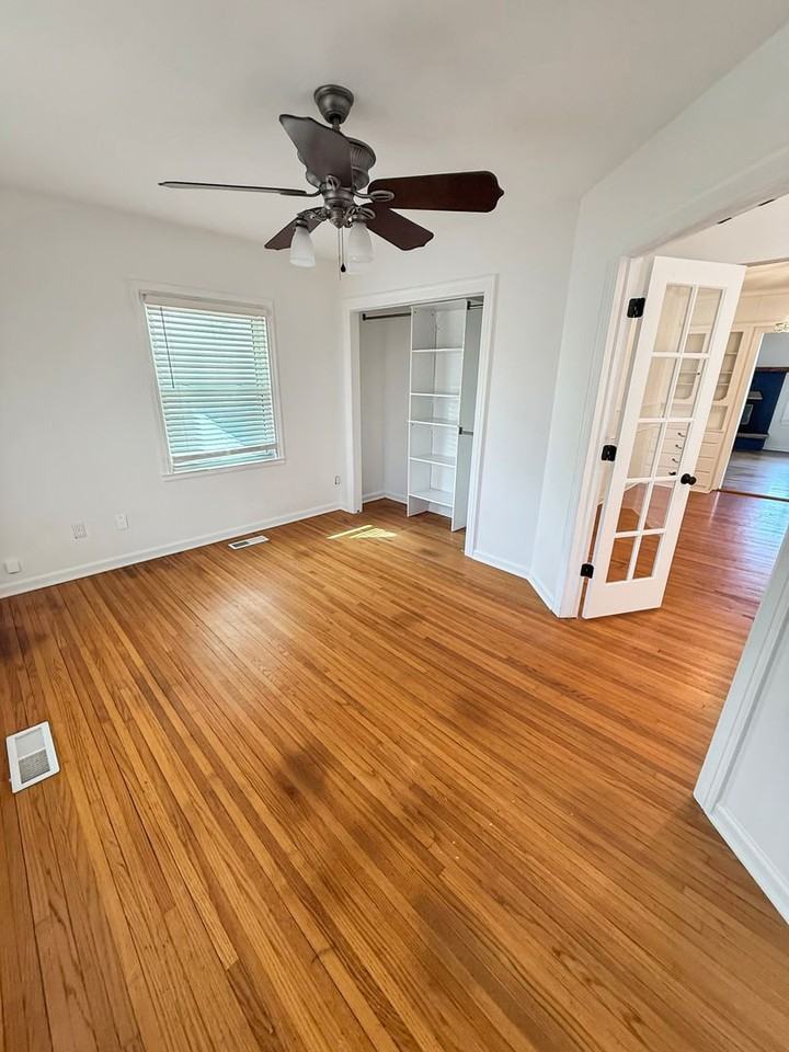 1927 W 41st St - Photo 6 of 14