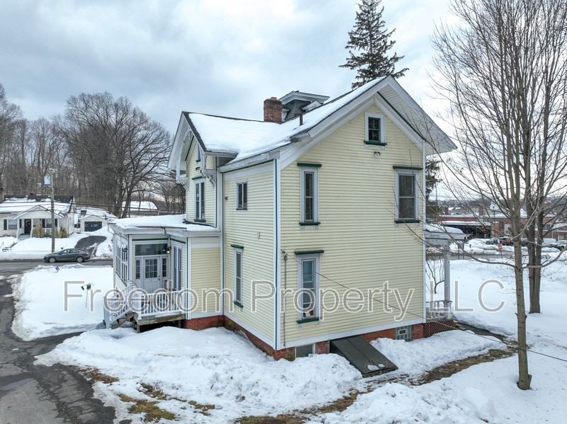 45 Berlin Ave - Photo 4 of 50