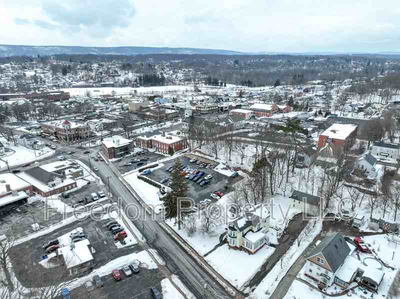 45 Berlin Ave - Photo 5 of 50