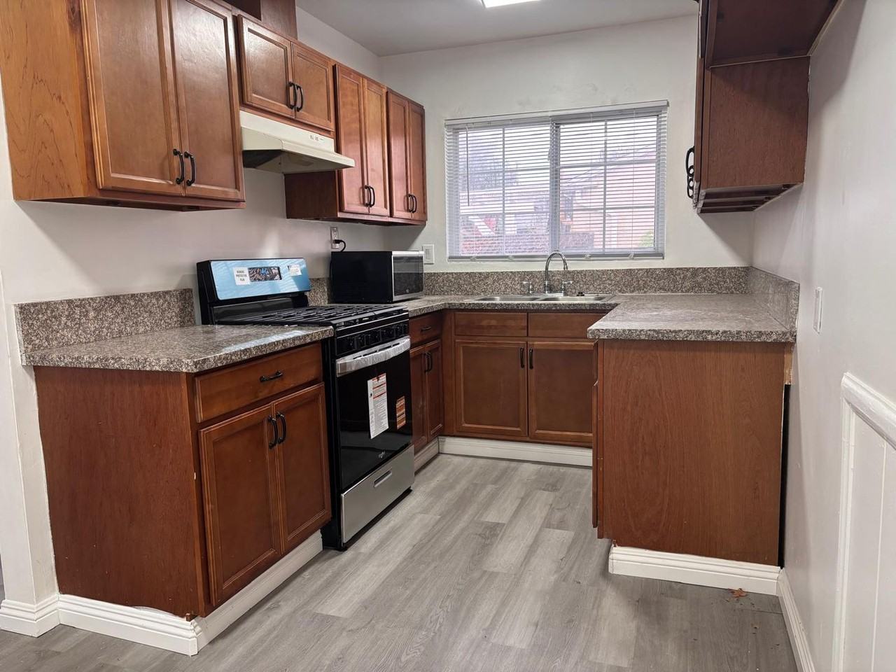 1905 Jackson St - Photo 5 of 12