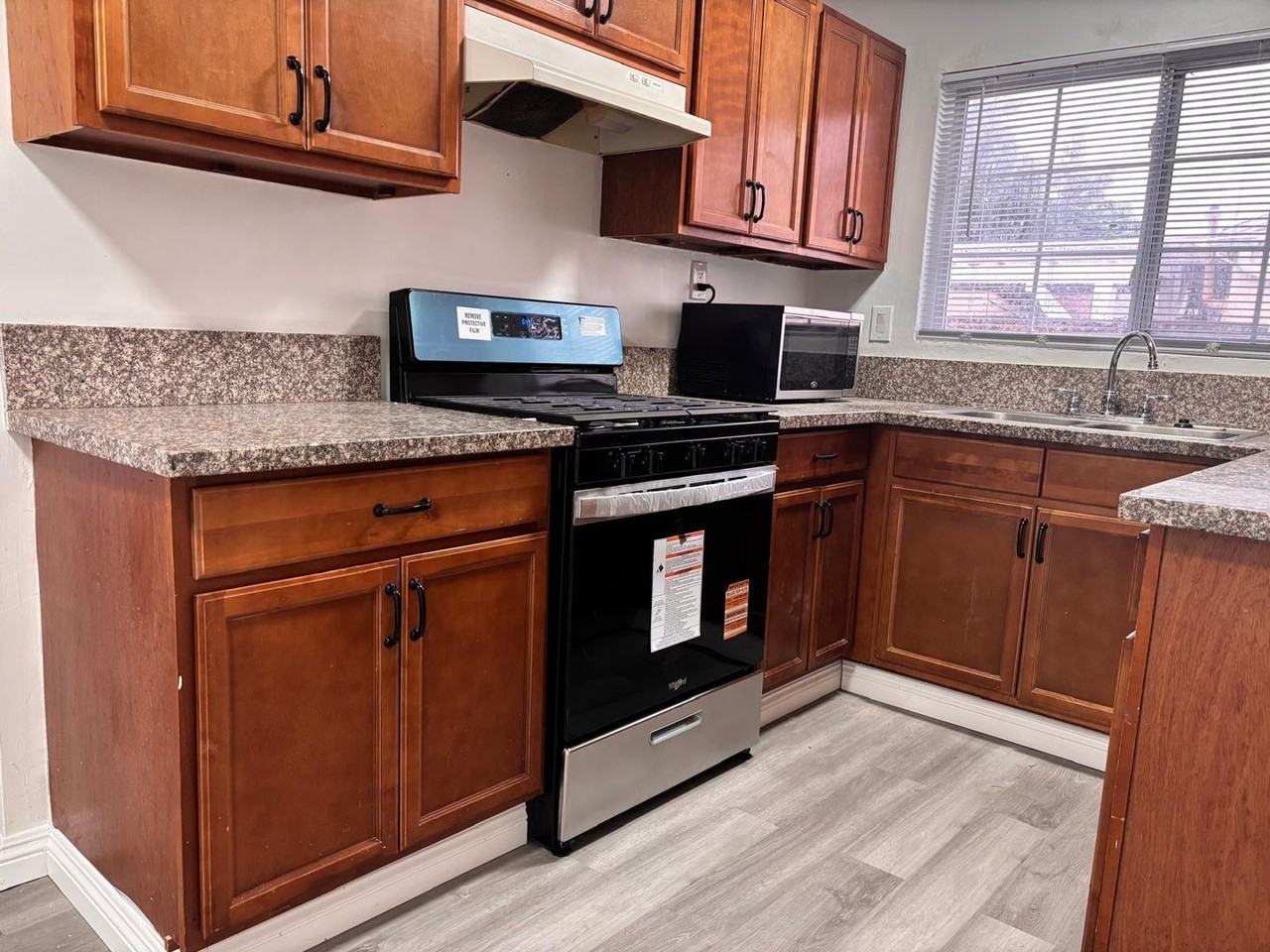 1905 Jackson St - Photo 6 of 12