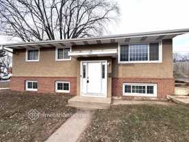 401 42nd Ave Ne - Photo 1 of 1