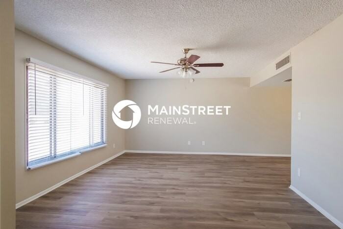 15202 N 38th Ave - Photo 3 of 16