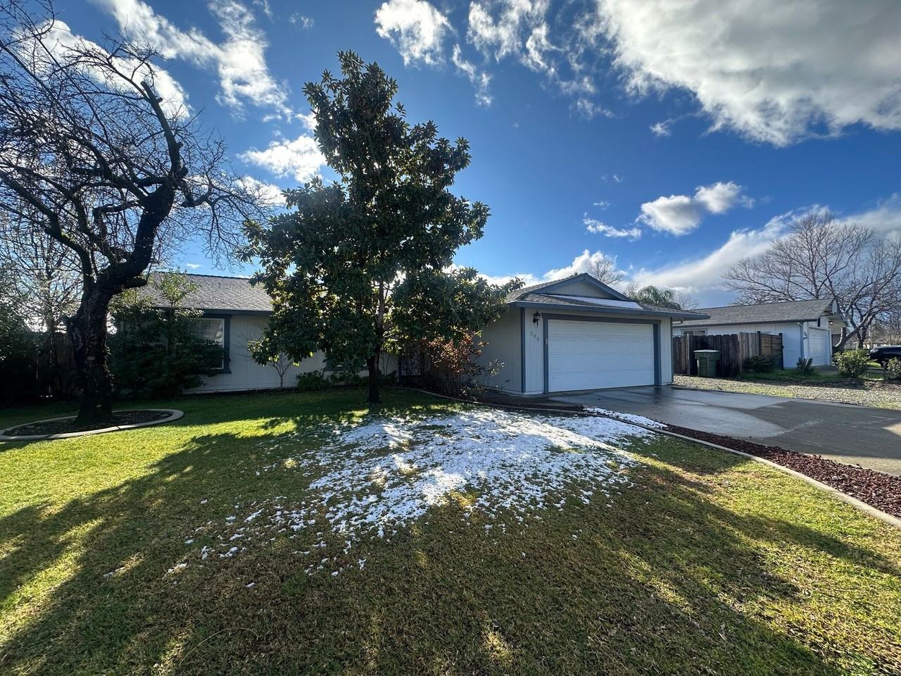 205 Woodhill Dr - Photo 2 of 41