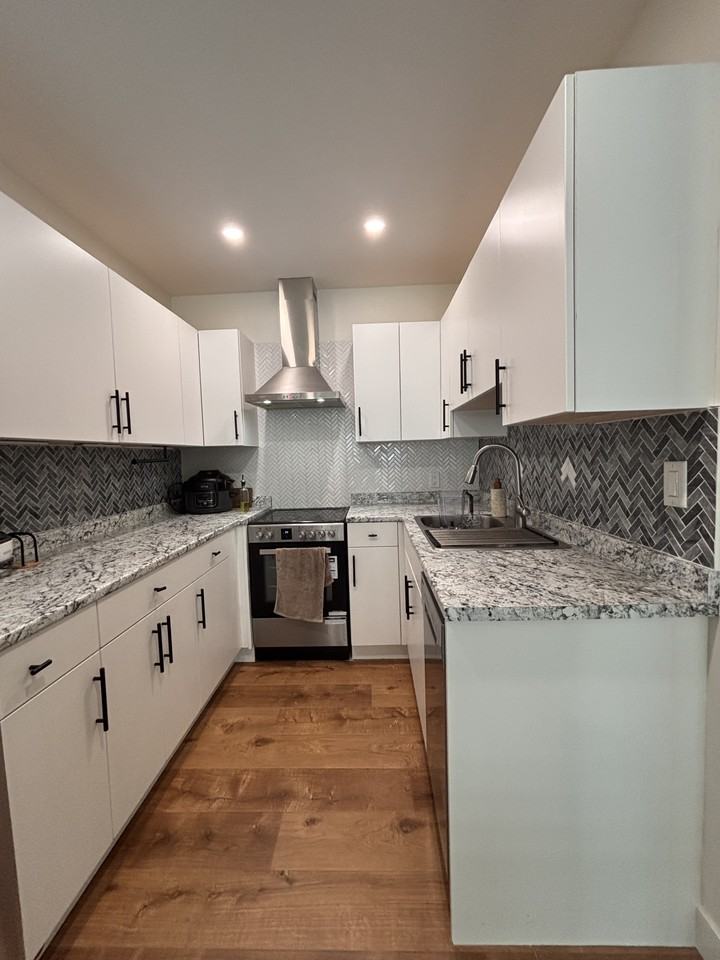 3189 Kingsway #1 - Photo 2 of 9