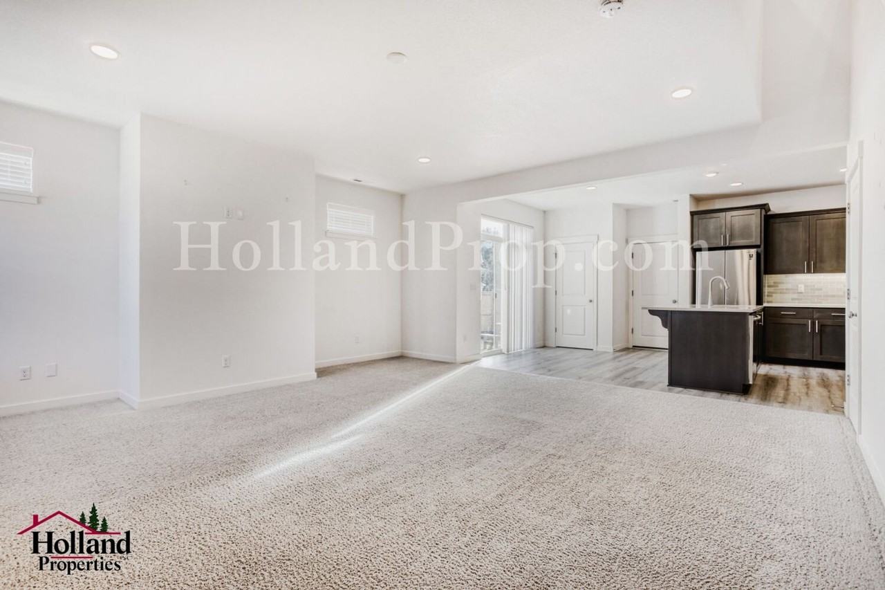 853 S 25th Ter - Photo 4 of 23