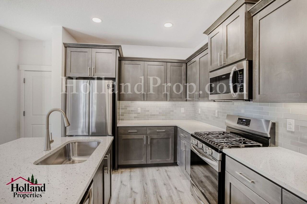 853 S 25th Ter - Photo 6 of 23