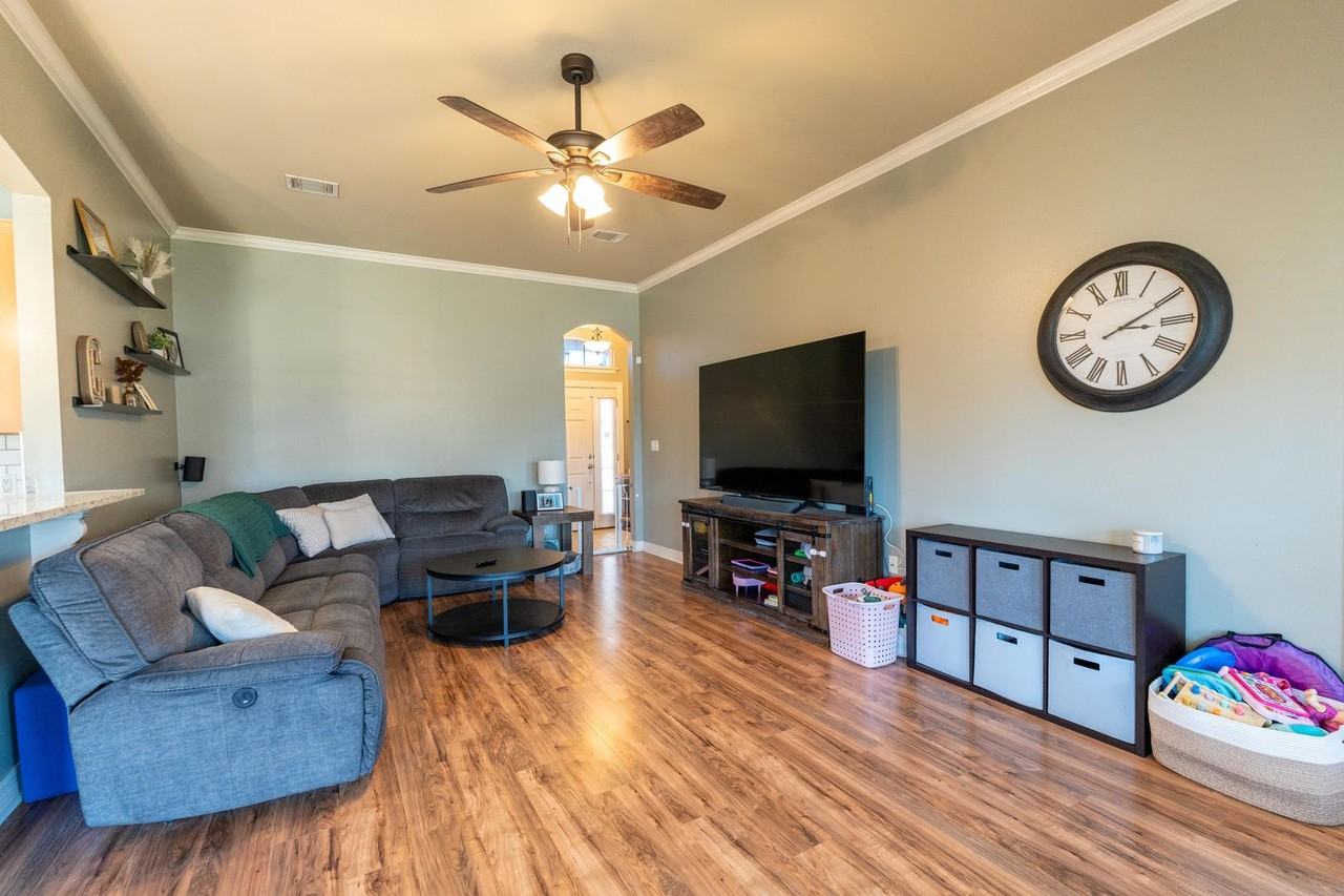 592 Whitefield Ln - Photo 2 of 10