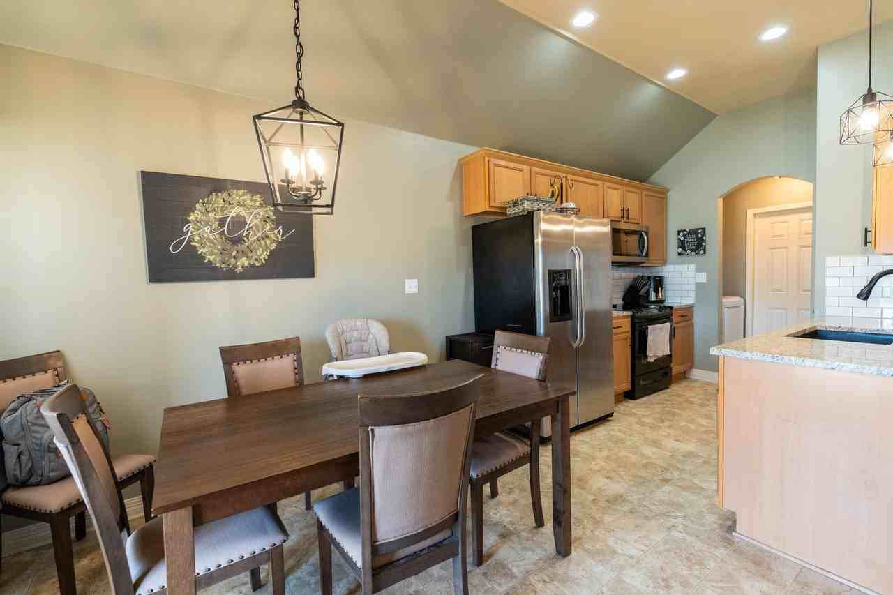 592 Whitefield Ln - Photo 3 of 10