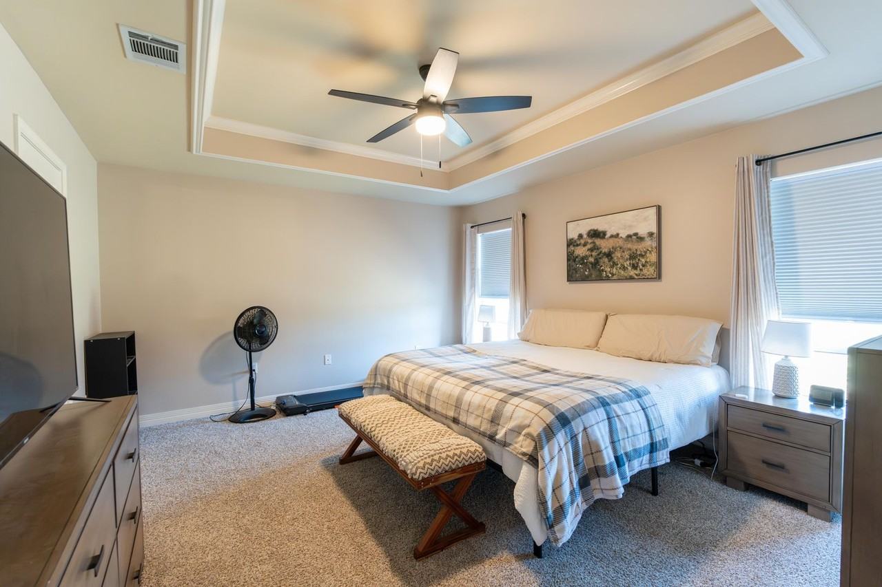 592 Whitefield Ln - Photo 4 of 10